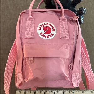 FJALLRAVEN KANKEN SLING BAG